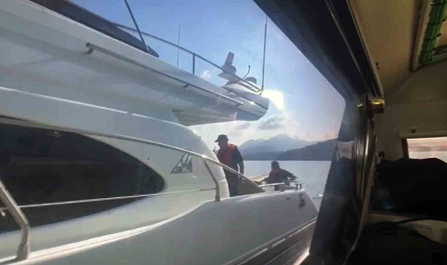 Düzensiz göçmenleri turist kimliğiyle yurt dışına çıkarmaya çalıştılar