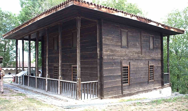 &#039;Ebru sanatı&#039;, 4 asırlık Bekdemir Camisi&#039;nden ilham alınarak icra edildi