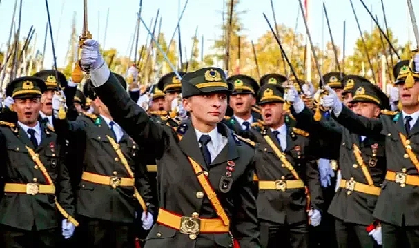 Erdoğan: &quot;Bu kılıçları kime çekiyorsunuz?&quot;