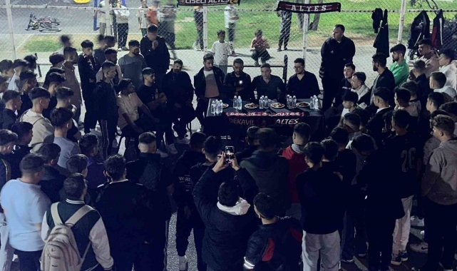 Eskişehirspor taraftarı bir araya gelerek yapılacakları değerlendirdi