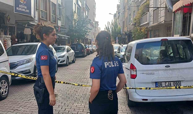 Evi terk etmek isteyen eşini boynundan bıçaklayarak öldürdü