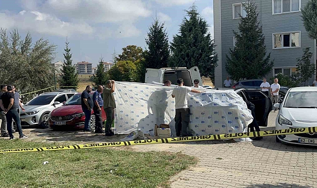 Evlilik yıl dönümünde aracında boğazı kesilmiş halde ölü bulundu