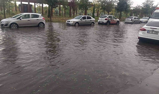 Fırtına ve sağanak yağış hayatı olumsuz etkiledi