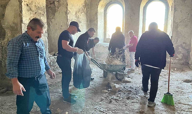 Gençlik ve Spor İl Müdürlüğü&#039;ne zimmetlenen kiremitlik Tabya&#039;da mıntıka temizliği