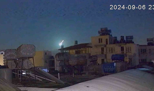 Hatay&#039;da göktaşı olduğu iddia edilen parlak cisim geceyi aydınlattı