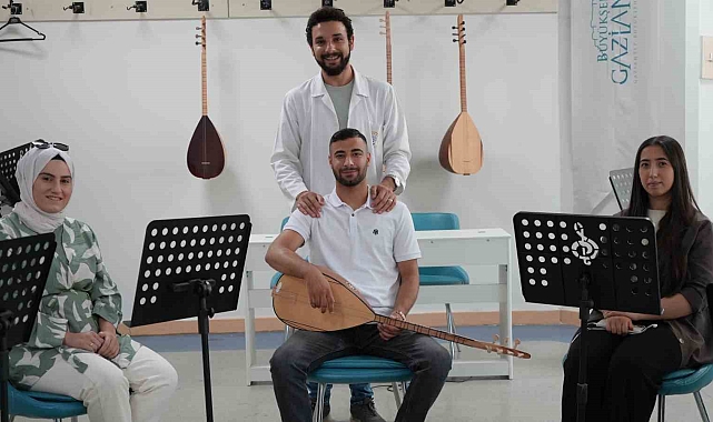 Hemofili hastası genç konservatuarı kazandı