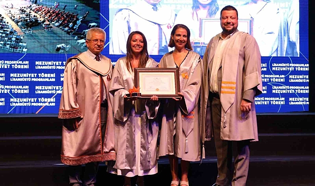 İEÜ&#039; de,191 öğrenci, diplomalarını aldı