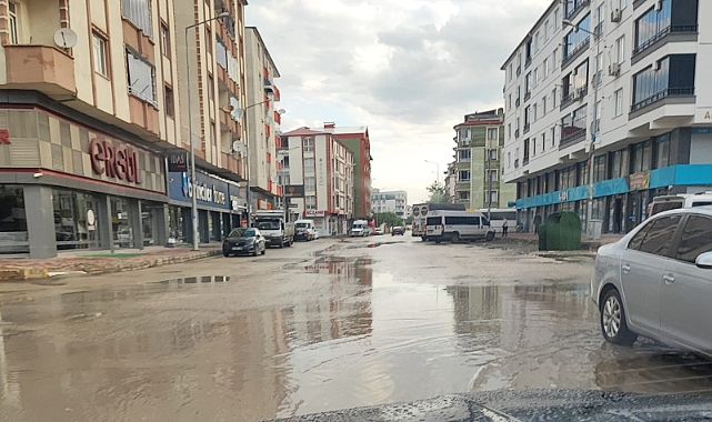 Iğdır’da yağmur sonrası cadde ve sokaklar göle döndü