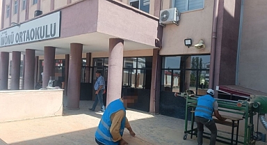 Iğdır’da yükümlüler, İnönü Ortaokulunda bakım çalışması yaptı