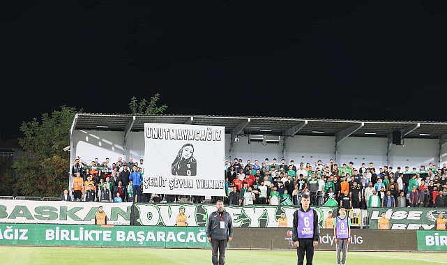 Iğdır FK taraftarları şehit polis Şeyda Yılmaz için pankart açtı!