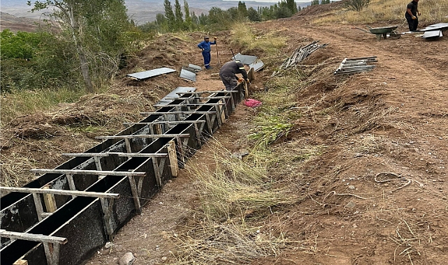 Iğdır’ın köylerinde toprak kanallar betonarme kanala dönüştürülüyor