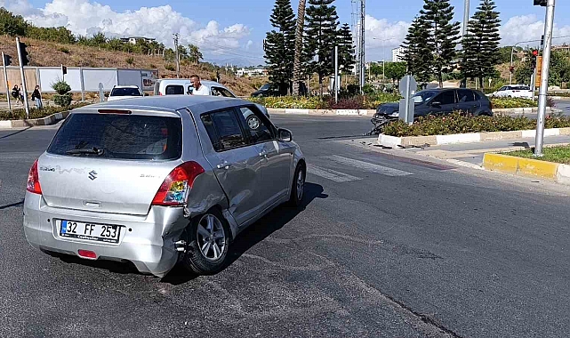 İki otomobil kavşakta çarpıştı: 1 yaralı