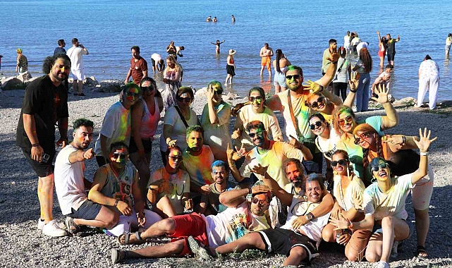 İranlı turistler Van esnafının yüzünü güldürdü