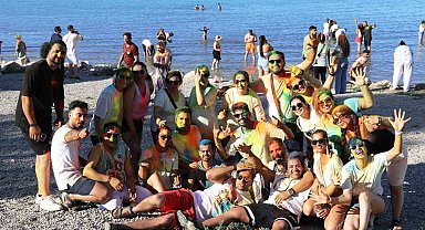 İranlı turistler Van esnafının yüzünü güldürdü