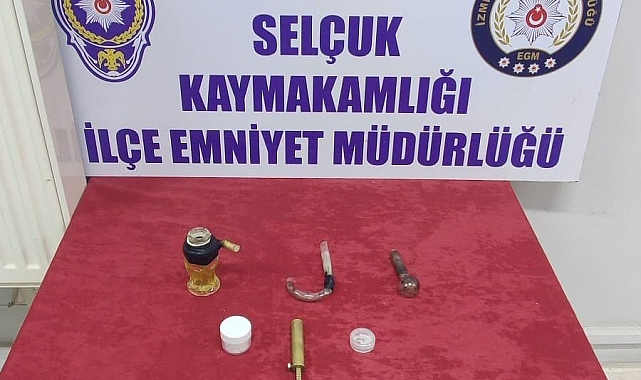 İzmir&#039;in Selçuk&#039;ta zehir tacirlerine operasyonda 4şüpheli yakalandı