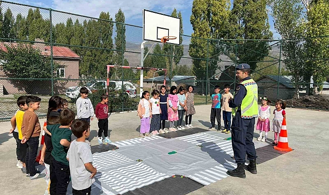 Jandarmadan öğrencilere trafik eğitimi