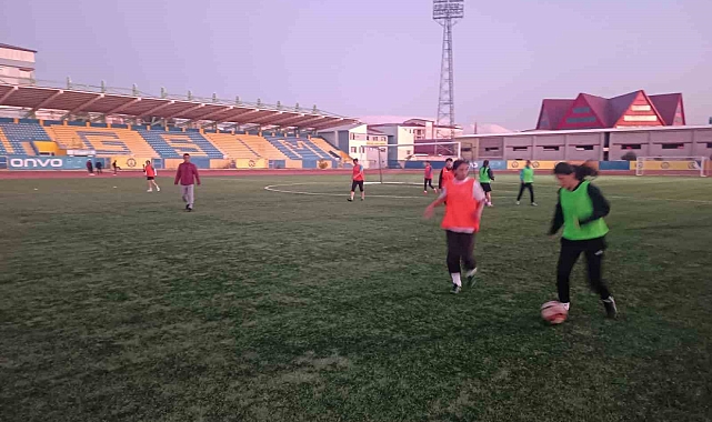 Kadın Futbol Takımı, 2. Lig&#039;e hazırlanıyor