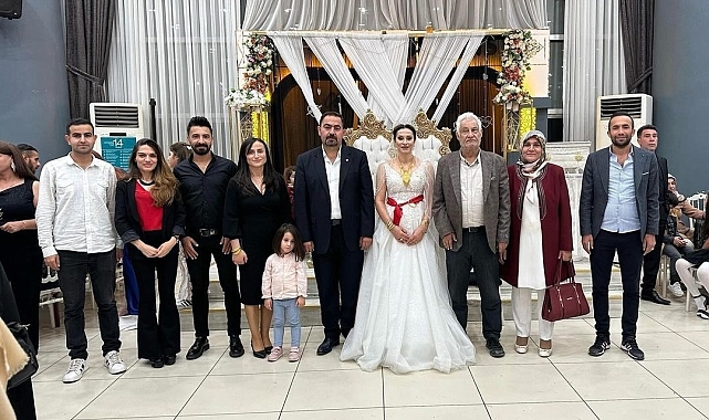 Kadın hakem bu kez maç için değil nikah için düdük çaldı