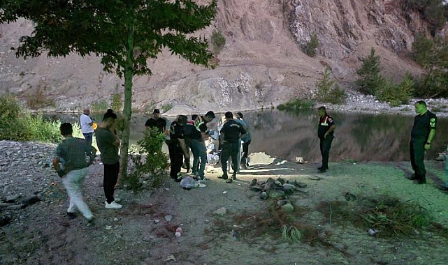 Kahramanmaraş&#039;ta bir genç serinlemek için girdiği ırmakta kayboldu