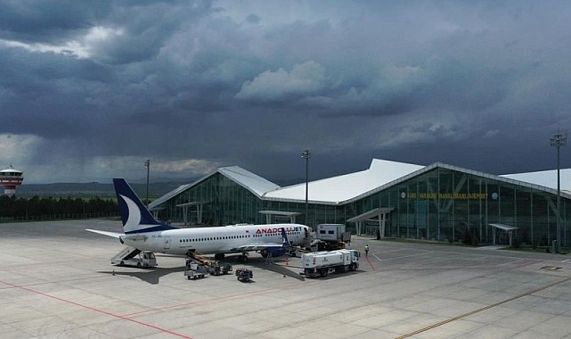 Kars Harakani Havalimanı&#039;ndan  Ağustos ayında 48 bin 366 kişi uçtu