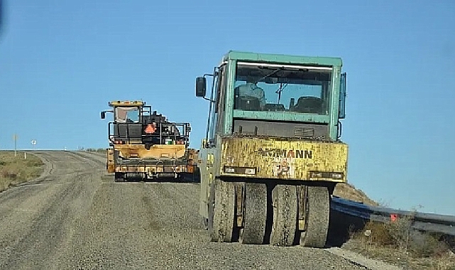 Kars-Iğdır karayolunda asfalt çalışması devam ediyor