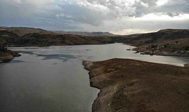 Kars&#039;ın en büyük barajı olan Karkurt Barajı&#039;nın suları yaklaşık 40 metre çekildi