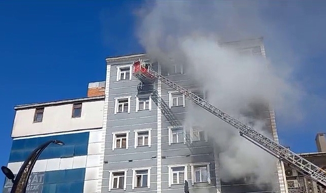 Kars&#039;ta kent merkezinde bulunan bir otelde yangın çıktı