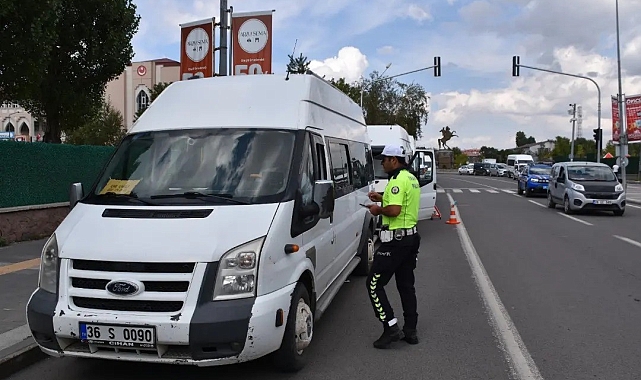 Kars&#039;ta öğrencilerin güvenliği için okul servisleri ve çevreleri denetlendi