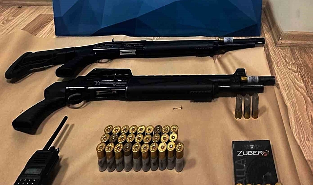 Kars&#039;ta telsiz ve silah ele geçirildi 8 kişi gözaltına alındı