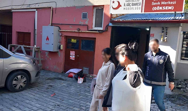 Kars&#039;ta yakalanan düzensiz göçmenler sınır dışı edilmek üzere Erzurum&#039;a gönderildi