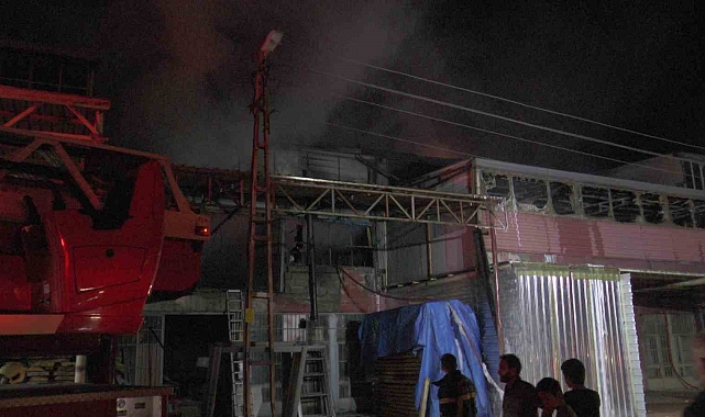 Kayseri&#039;de çıkan yangında 3 iş yeri küle döndü