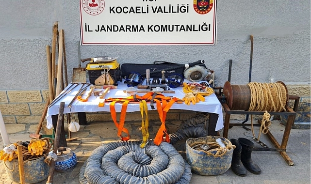 Kazı yapan 5 şahıs, jandarma ekipleri tarafından suçüstü yakalandı