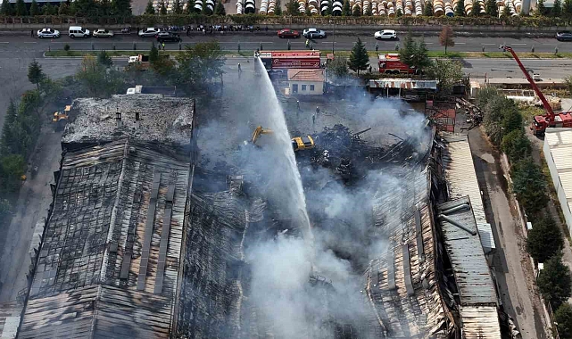 Keçe fabrikasındaki yangın 17 saatte tamamen söndürüldü