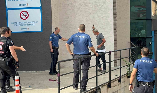 Kolonya içti, bıçakla kendi kesti