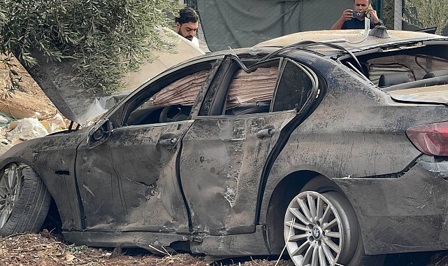 Kontrolden çıkan otomobil zeytin ağaçlarını biçti, sürücü burnu kanamadan çıktı