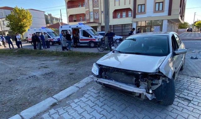 Konya&#039;da motosiklet ve otomobil çarpıştı: 2 çocuk yaralandı