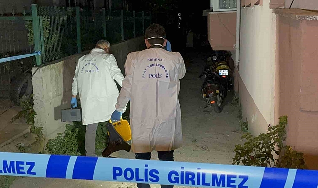 Kötü koku ihbarına gelen ekipler cesetle karşılaştı