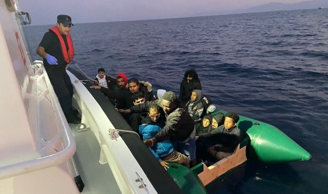 Kuşadası&#039;nda 20 düzensiz göçmen kurtarıldı