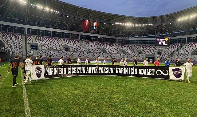 Maç öncesi &#039;Narin&#039; pankartı