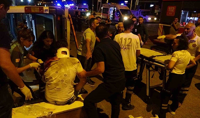 Malatya&#039;da otomobil ile çarpışan işçi servisi devrildi: 1 ölü, 13 yaralı