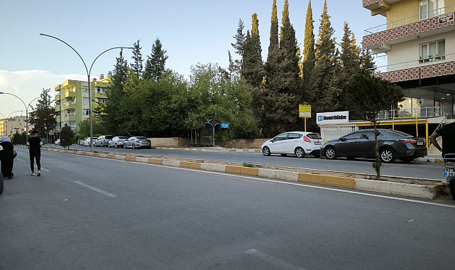 Motosikletin çarptığı kadın, ayağa kalktığı gibi olay yerinden uzaklaştı