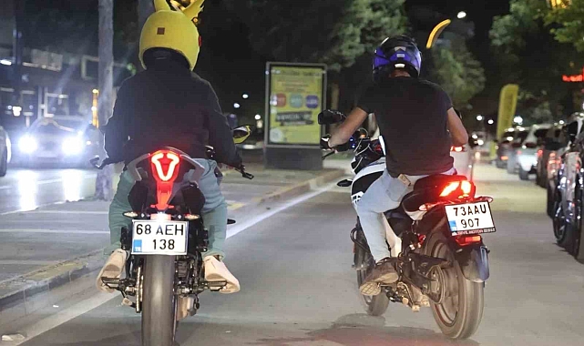 Motosikletli trafik magandaları kamerada