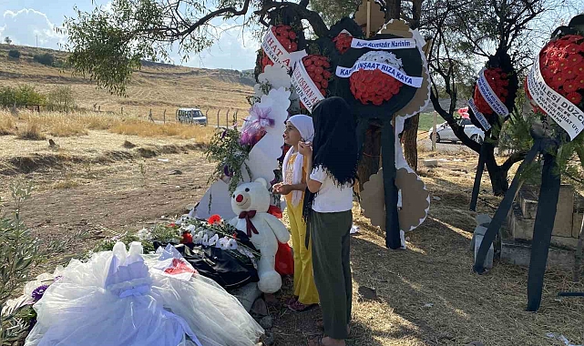 Narin&#039;in mahalleden arkadaşları mezarını ziyaret etti