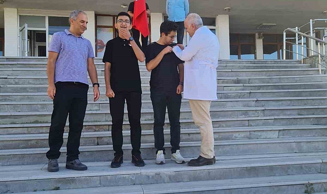Necmettin Erbakan Fen Lisesi müdürü başarılı öğrencilerini ödüllendirdi