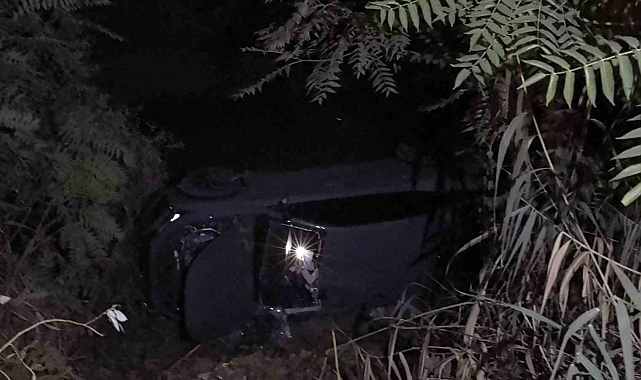 Otomobil kontrolden çıkarak dereye uçtu