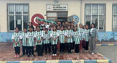 Ova Beylerinden öğrencilere Iğdır FK Forması