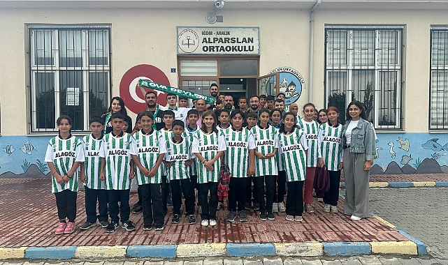 Ova Beylerinden öğrencilere Iğdır FK Forması