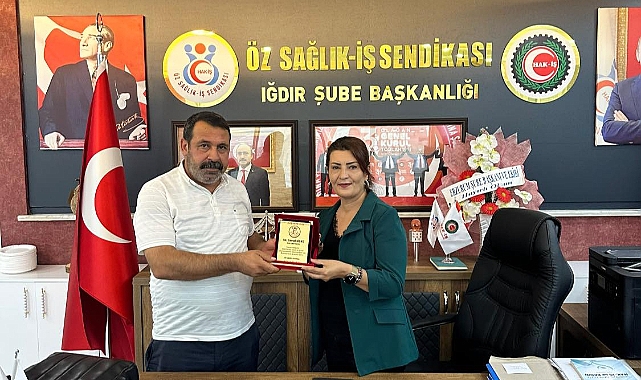 Öz Sağlık-İş Sendikasından Cemal Sisko’ya plaket