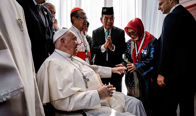 Papa Francis&#039;ten Güney Doğu Asya&#039;nın en büyük camisine ziyaret