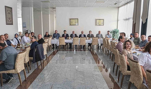 Rektör Hacımüftüoğlu, hastane yönetimi ve hekimlerle bir araya gelerek çalışmalar hakkında bilgi aldı